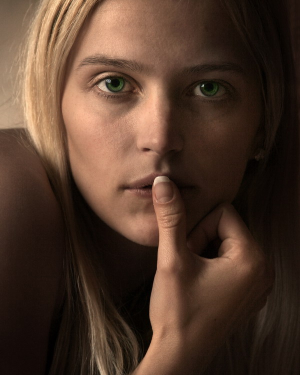 Keeping a secret | woman, hand, blonde