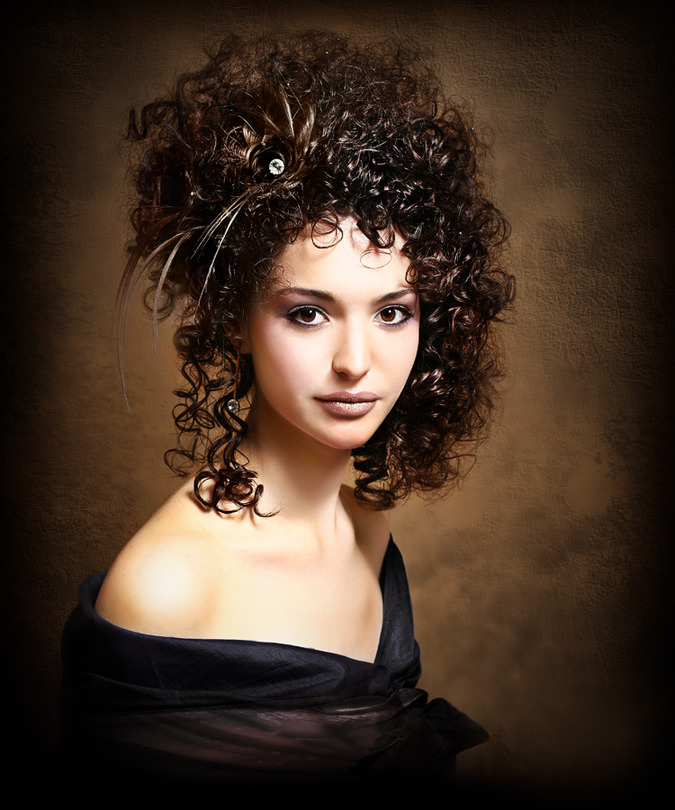 Classical portrait | curls, half-turn